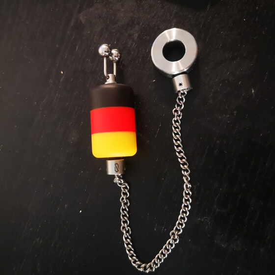 Hanger Chain by SignalWood