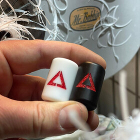 Flanx Hanger Blach or White by SignalWood Black mit Kette